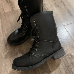 Boots 👢
