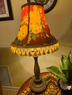 Vintage Floral Table Lamp with Tassel Shade