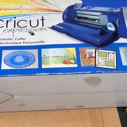 Cricut Expression 24” Blue Electronic Cutter Machine And Accessories New