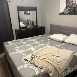 Bedroom Set brand New King Mattress