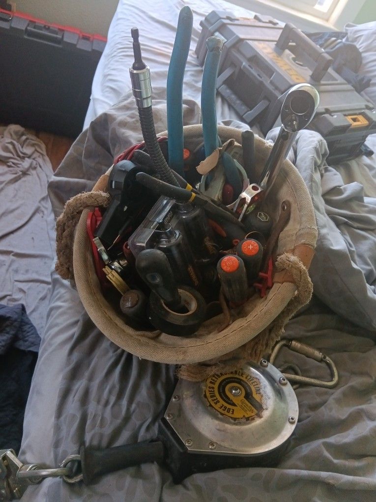 80 Dollar Surprise Bucket Torque Wrench And DeWalt Extensions And Klein Tools Alone To With Over 100 Alot More Here