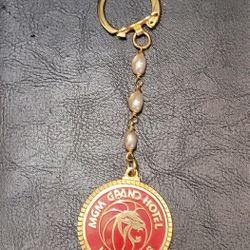 MGM GRAND HOTEL - LAS VEGAS - RED LION GOLD TONE KEYCHAIN W/ PEARL ACCENTS