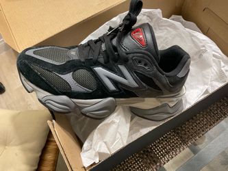 NB Balance shoes black & gray size 5