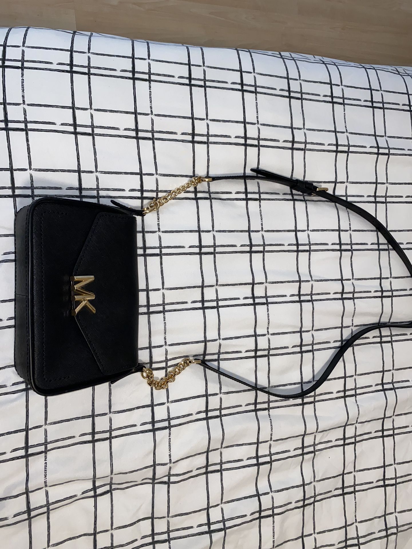 Michael Kors Sylvia Small Messenger Bag