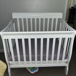 Mini crib