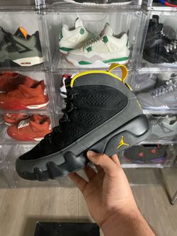 Sz 10 Charcoal University Gold 9s