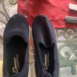 Women’s Sketcher Size 7