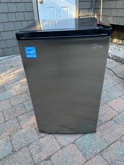 Midea Upright 3 cubic foot Freezer