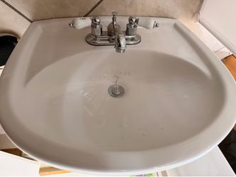 Pedestal sink
