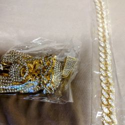 Large Cuban Chain With Diamonds And Jesus Charm With Diamonds 