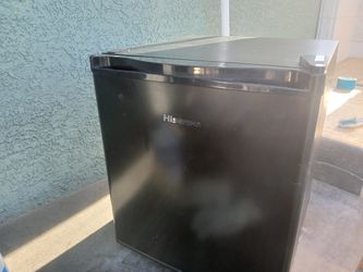 Hisense Mini Fridge - Trades Welcome 