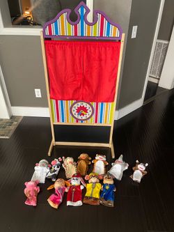 Melissa & Doug Deluxe Puppet Theater - Sturdy Wooden Construction, and puppets