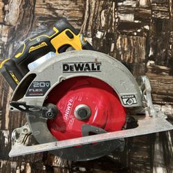 (MA3) DeWALT 20V Max 7-1/4" in. DCS573 Brushless Circular Saw FLEXVOLT Tool Only