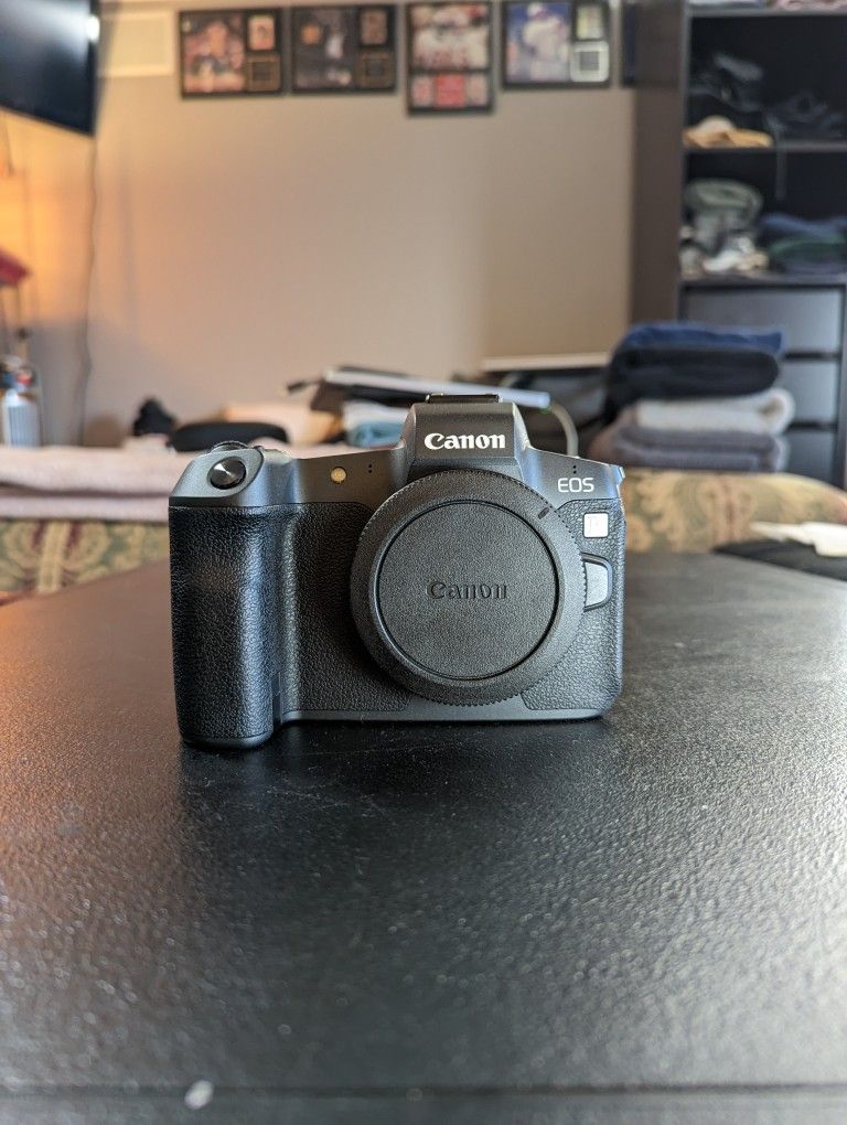 Canon Eos R - Lightly Used (4000 Shutter Count)