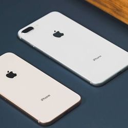 IPHONE 8 64 gb FACTORY UNLOCKED