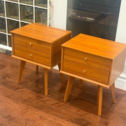 Gorgeous pair (2) of Mcm walnut nightstands