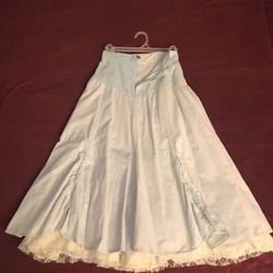 Full skirt w/petticoat