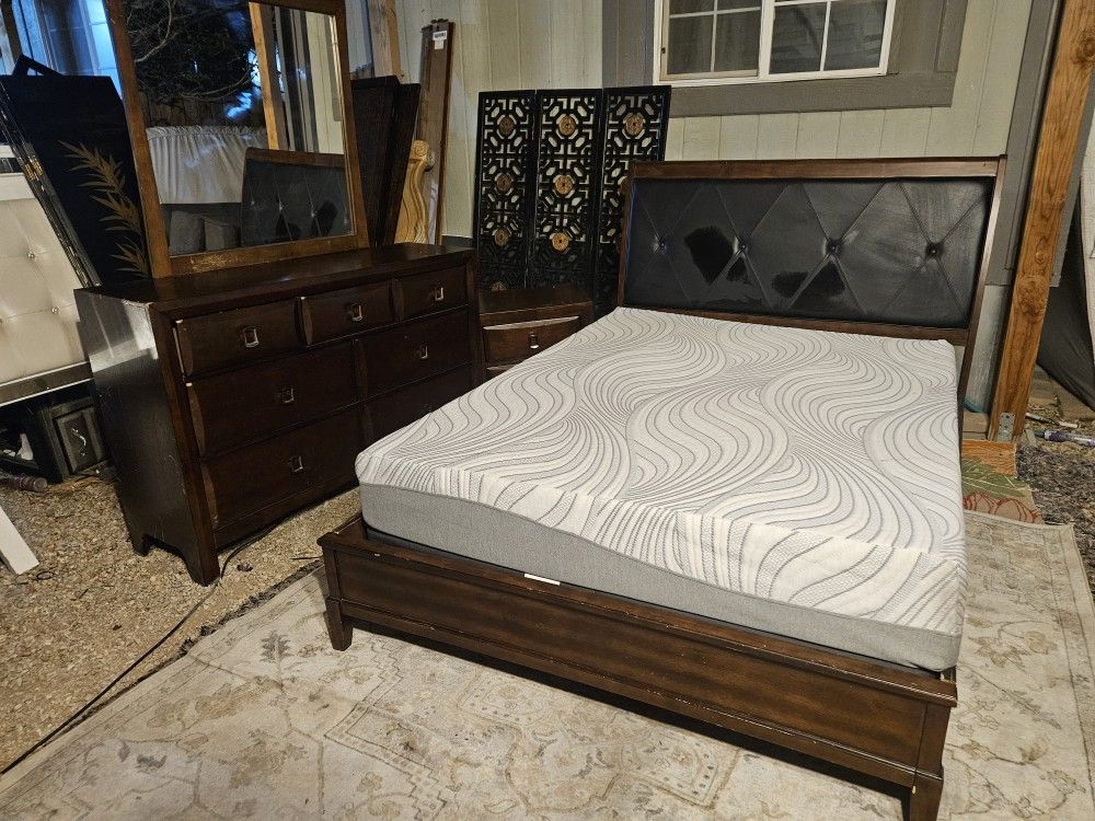 Queen Bedrom Set