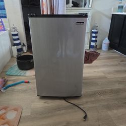 Mini Refrigerator 