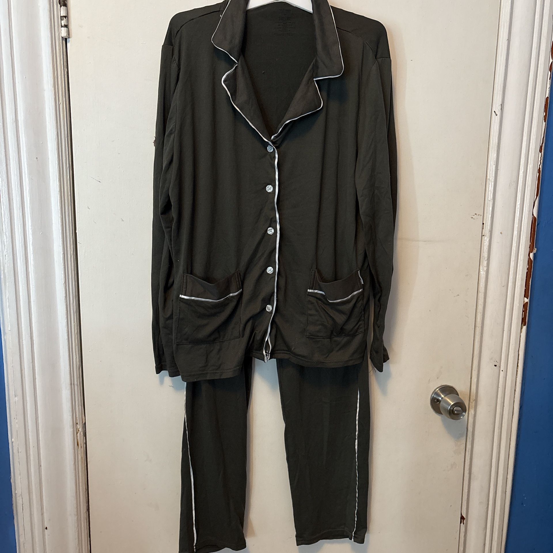 Women’s Size Small Dark Gray Pajama Set