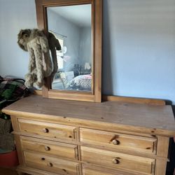 Dresser Set With Mirror
