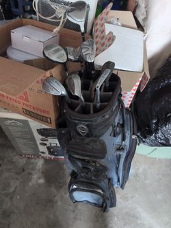Golf Set: Gold Bag And Various Clubs. 