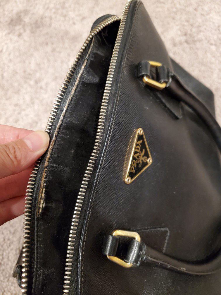 Prada Purse with Its Certificate of Authenticity for Sale in Rancho  Cucamonga, CA - OfferUp