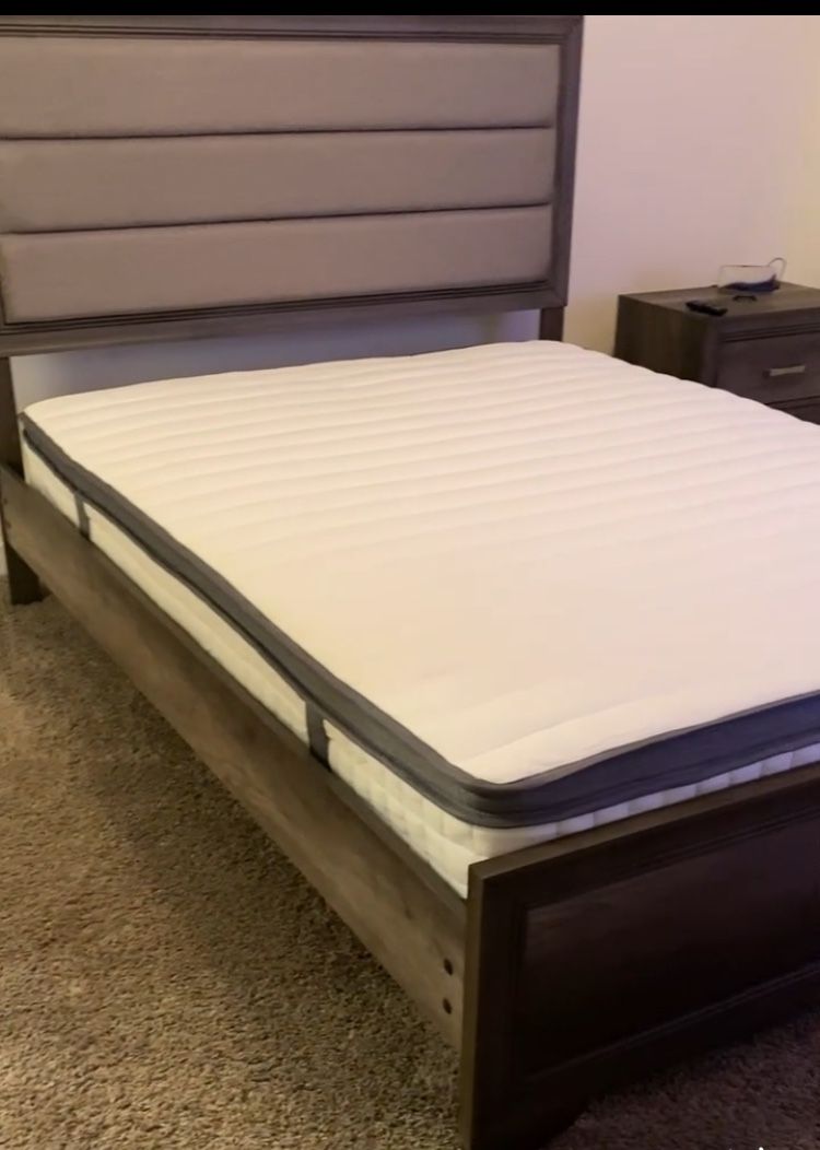 Queen Size Bed. MOVING SALE EVERYTHING MUST GO ASAP!!!