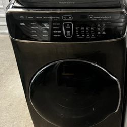 6.0 cu ft. Smart Washer with Flexwash in Black Stainless Steel