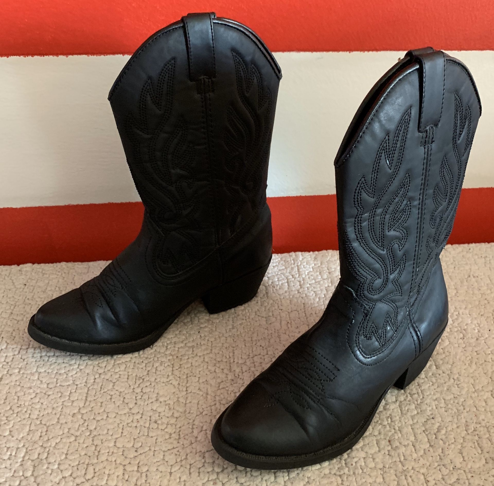 Girl boots size 3