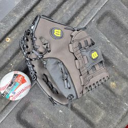 Like New Wilson Youth 11.5 Baseball Glove."CHECK OUT MY PAGE FOR MORE DEALS "
