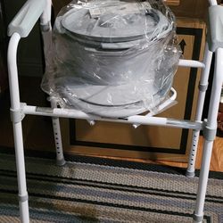 Portable Bedside Toilet/Commode 