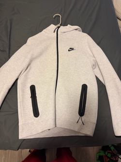One time use black/birch men’s nike tech “MENS MEDIUM”