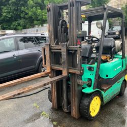 2001 Mitsubishi FCG 20-K Fork Lift 