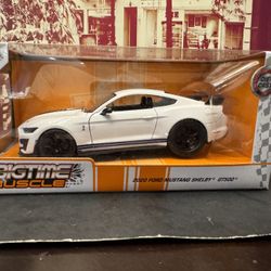 2020 Ford Mustang Shelby GT500. 1:24 Scale Diecast Collectible Car. New Unopened. 