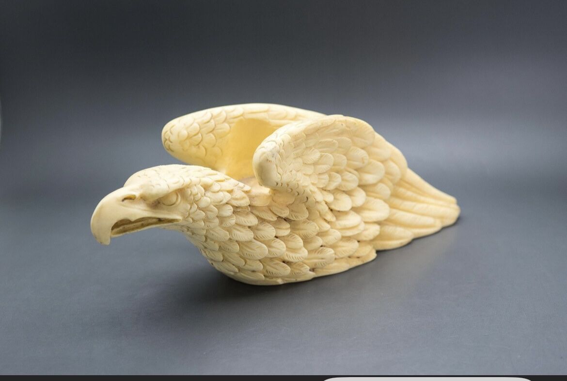 Vintage Resin Ornate Eagle Singe Pipe Rest / Holder / Stand - Mid-Century