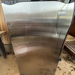 Mimi Refrigerator With Freezer: Frigidaire 