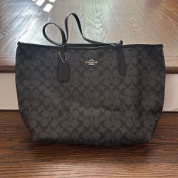 Coach Signature Tote 