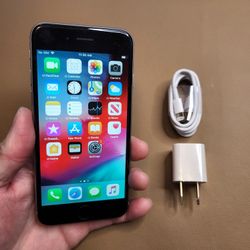 iPhone 6 - UNLOCKED - Like New 