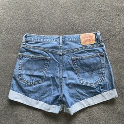 Women’s Size 31 Levi’s Denim Shorts Relaxed Fit Great Condition