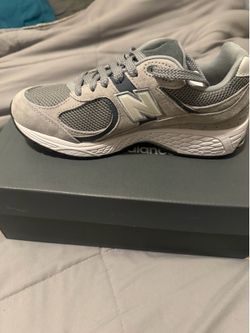 New Balance 2002R