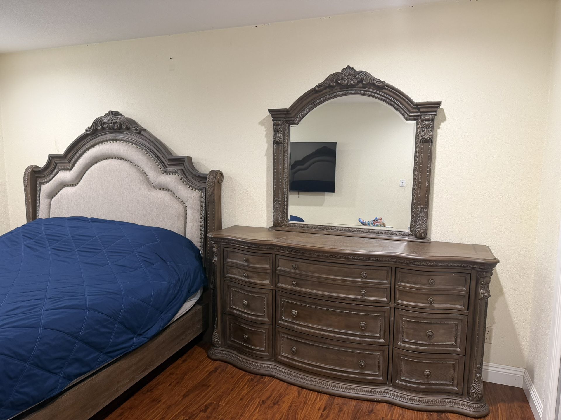 Regal Haven Wooden Bedroom Set