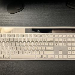 Logitech K750 Solar Keyboard 