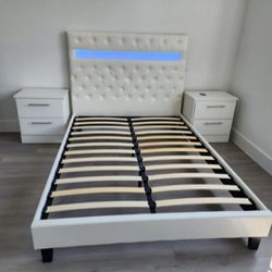 Bed And Two Nightstand 