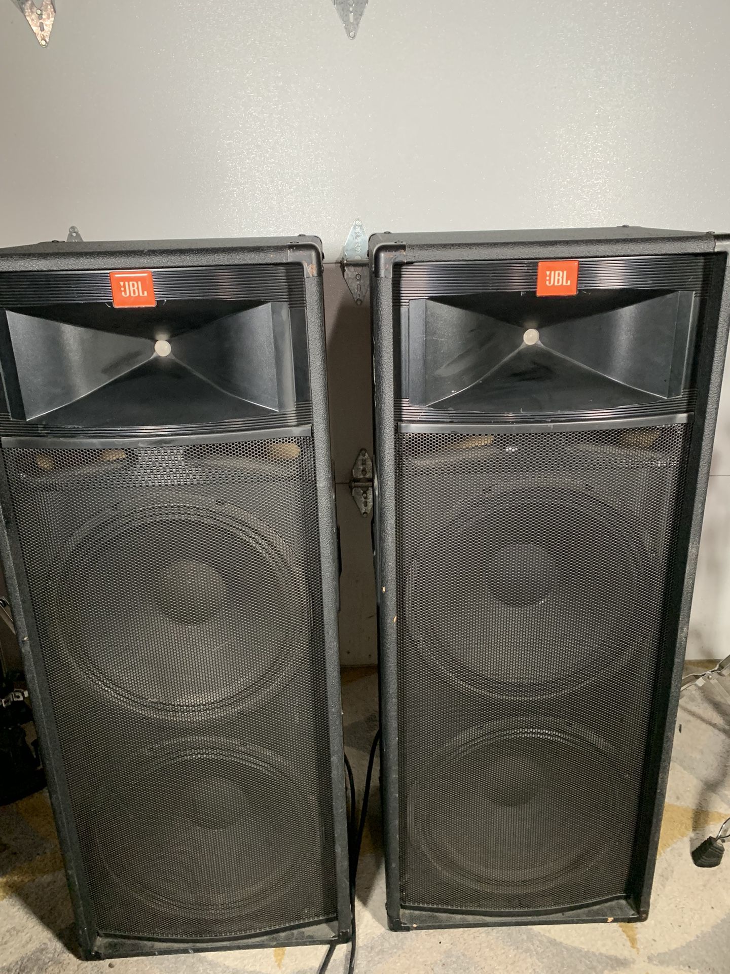 Pair of JBL TR Series TR225 PA TwoWay Loudspeakers 2x15” W/ Horn for