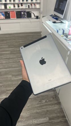 iPad 6th lte 32gb WiFi