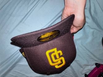 4 fitted hats size 7