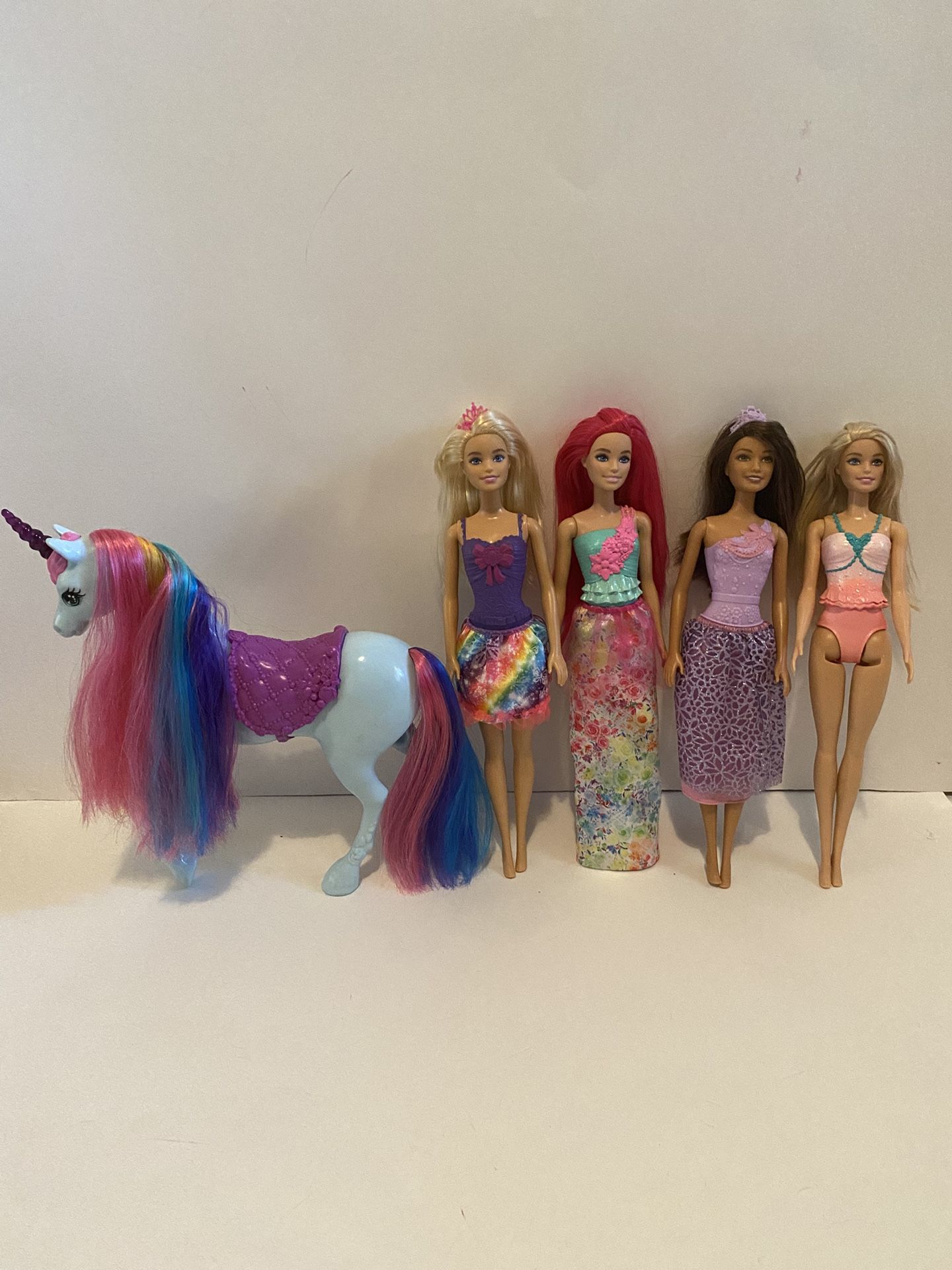 Barbie Dreamtopia rainbow unicorn & princesses, Doll Added