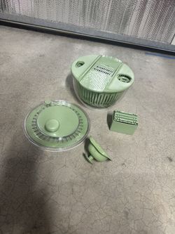 Salad Spinner And Grater