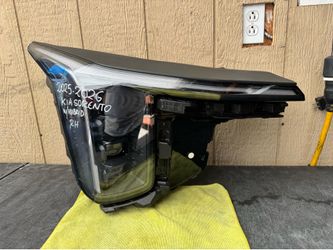 2025 2026 KIA SORENTO RIGHT SIDE HEADLIGHT W/HYBRID OEM USED